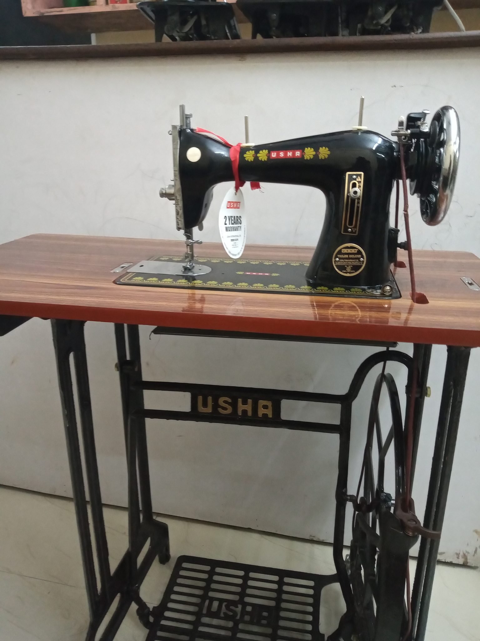 Usha Tailor Dlx Tailoring Machine Wholesaller